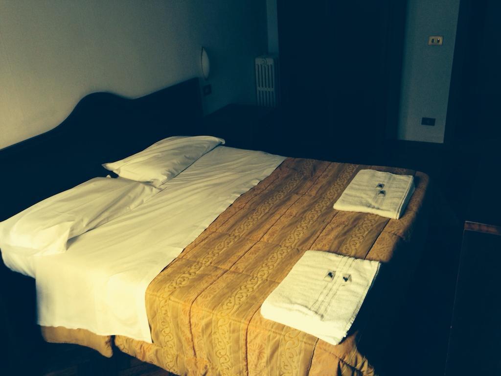 Hotel Medea Milano Rum bild